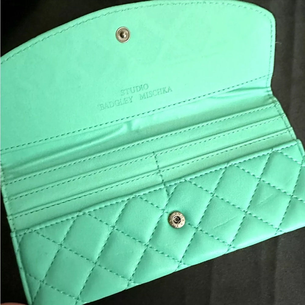 🖤Badgley Mischka Mint Green DIAMOND QUILTING COVER Long Wallet | NEW/NWT!! 🖤 - Picture 5 of 8